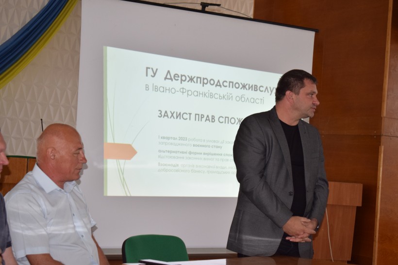 на фото - учасники заходу