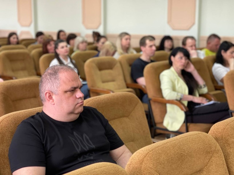 на фото - учасники заходу