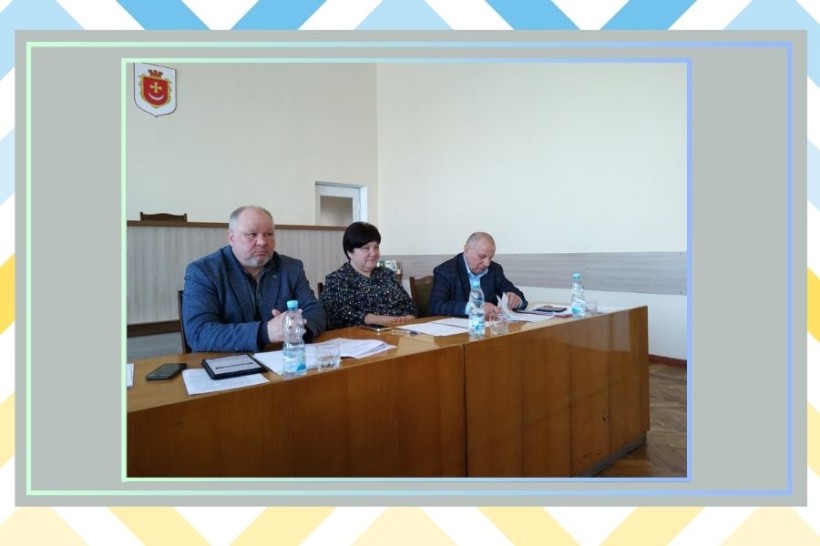 На фотографії зображені учасники заходу