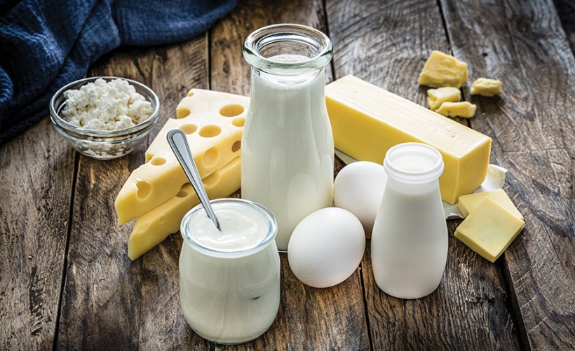 на фото - молочні продукти