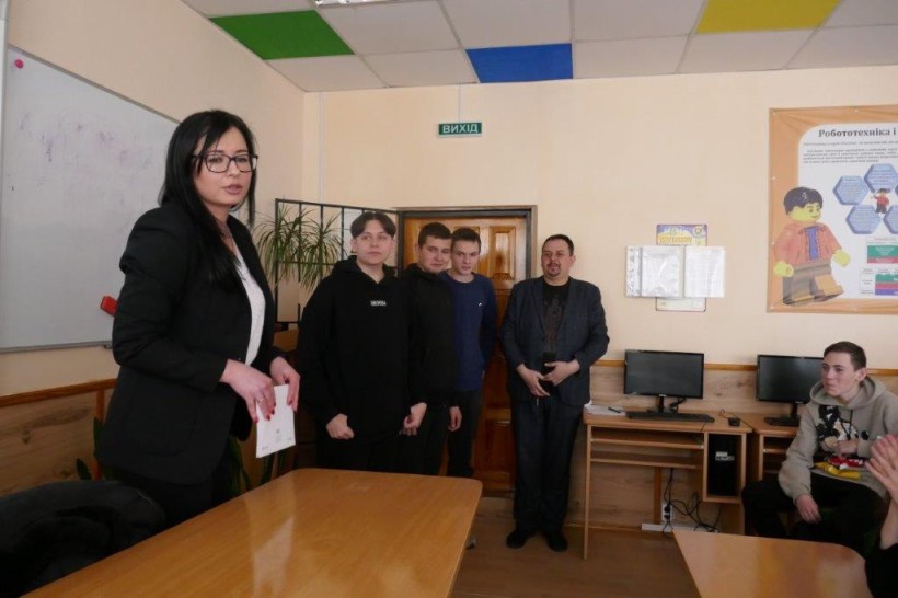 На малюнку зображено учасників заходу