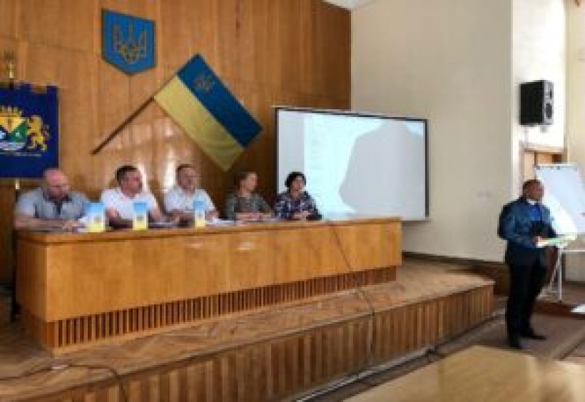 на фото - учасники заходу