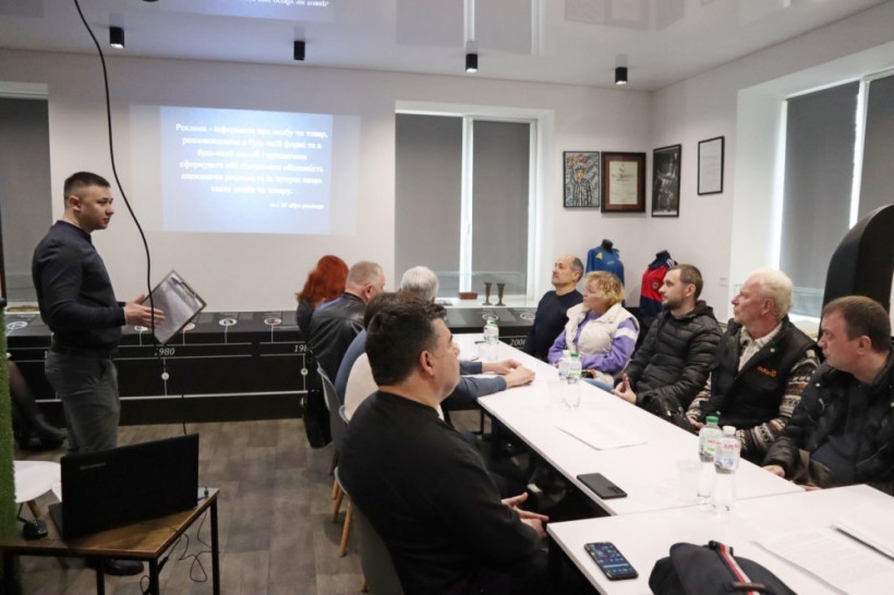 На малюнку зображені учасники заходу