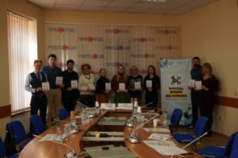 На малюнку зображені учасники заходу