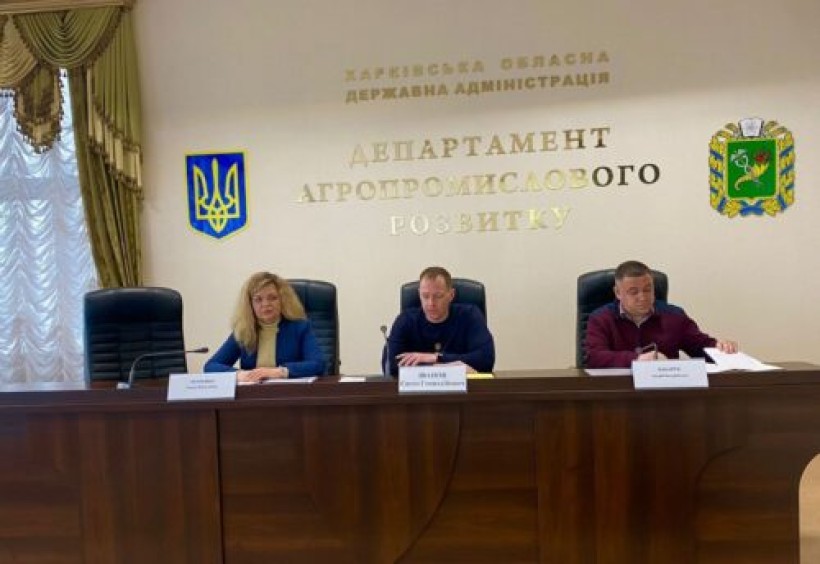 На фотографії зображені учасники заходу