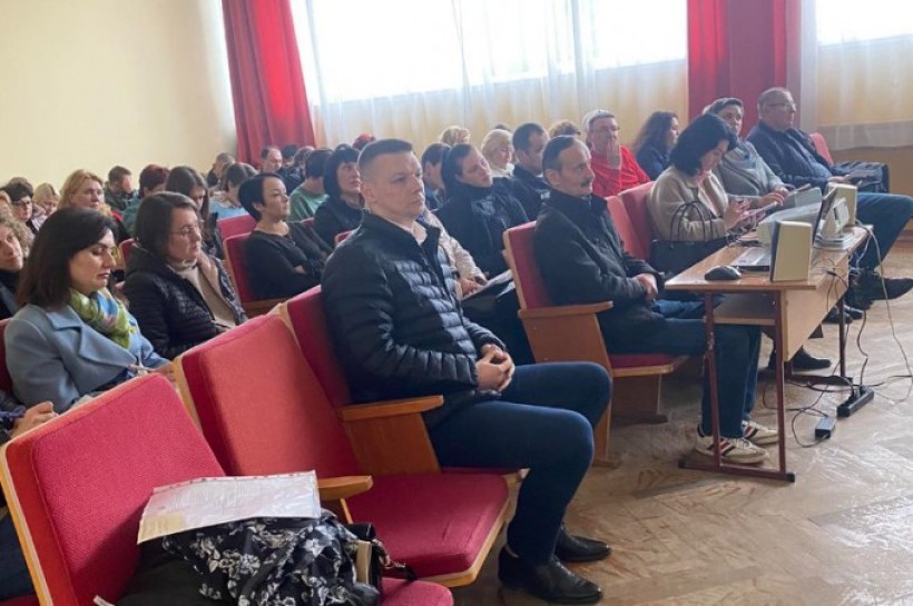 на малюнку зображені учасники заходу