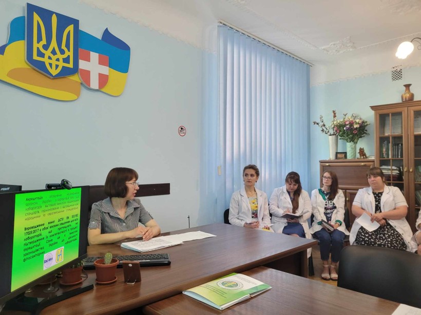 на фото учасники заходу