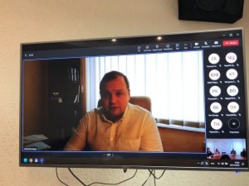На фото зображено чоловіка