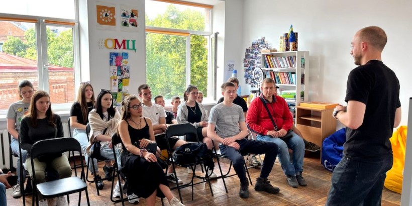 на фото учасники заходу