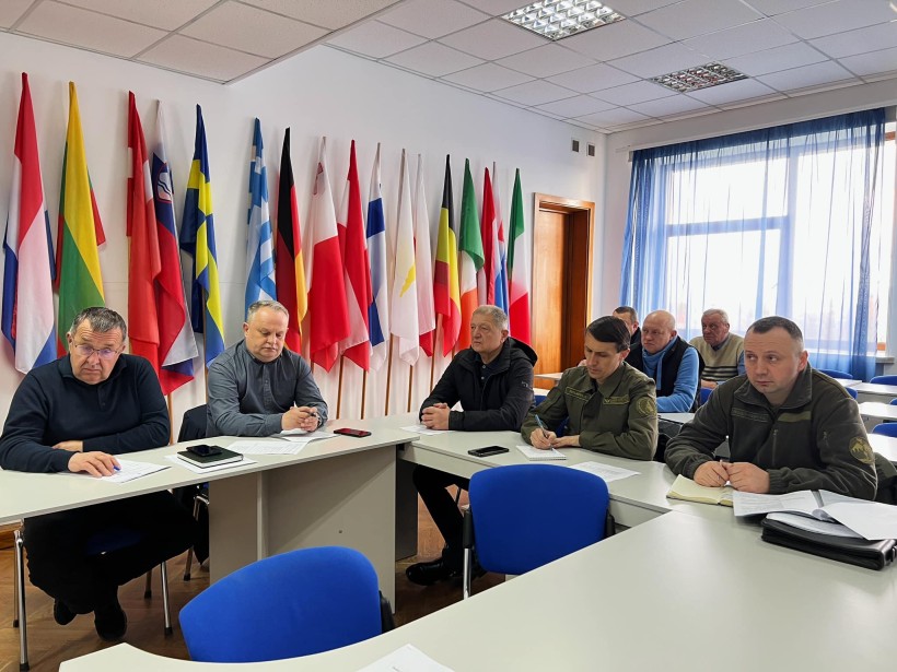 На малюнку зображені учасники заходу