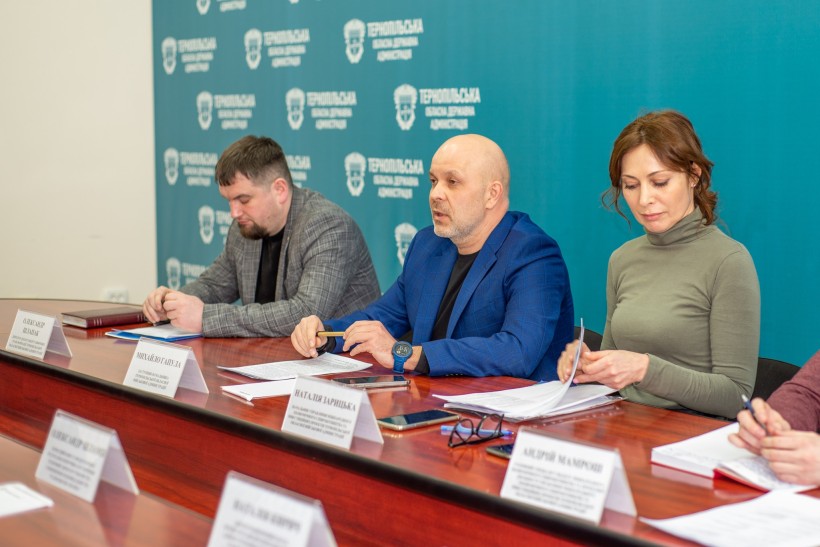 На малюнку зображено учасників заходу