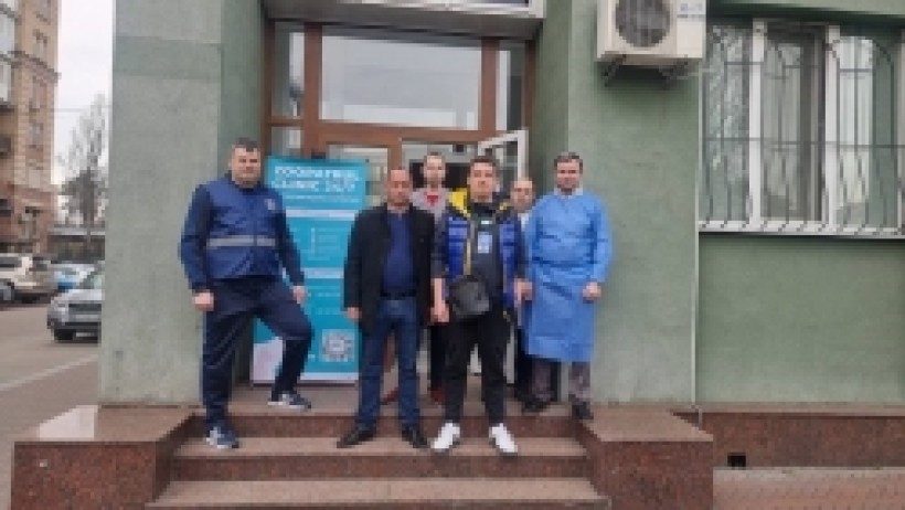 На фотографії зображено фахівці ГО "Зоопатруль Україна" та ГУ в Київській області