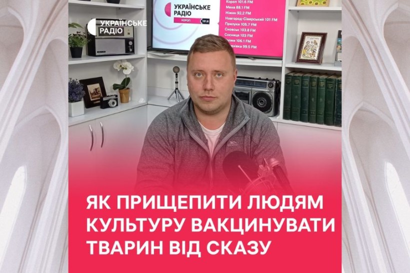 на фото - людина і текст