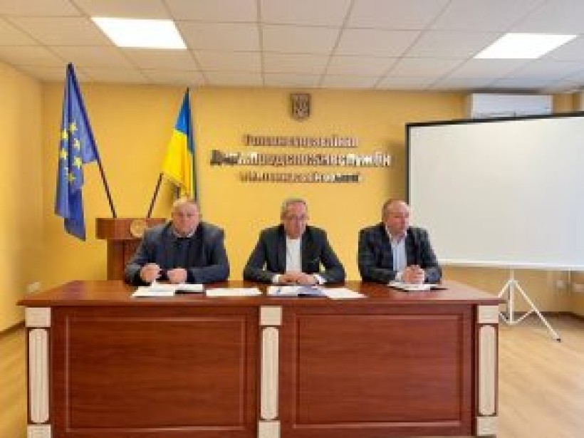 на малюнку зображені учасники заходу