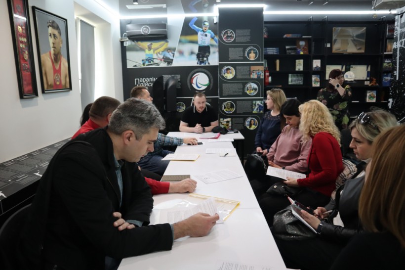 на малюнку зображені учасники заходу