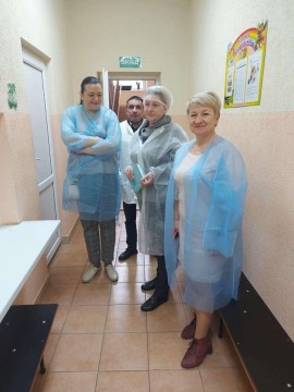 На фотографії зображено фахівці Держпродспоживслужби
