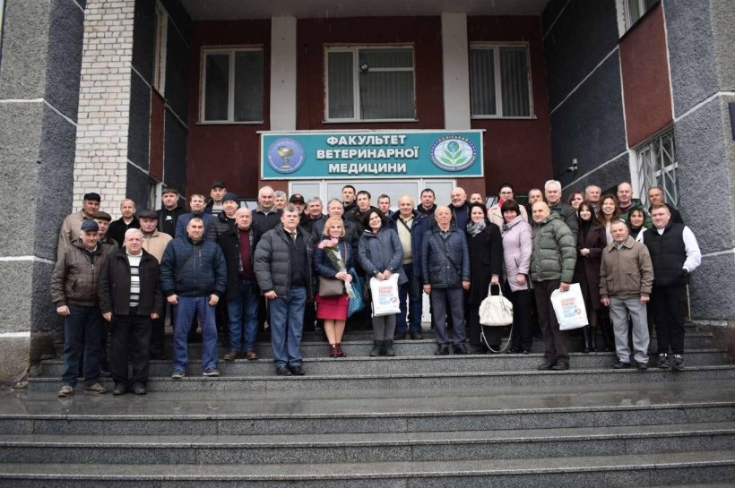 На фотографії зображено учасники заходу
