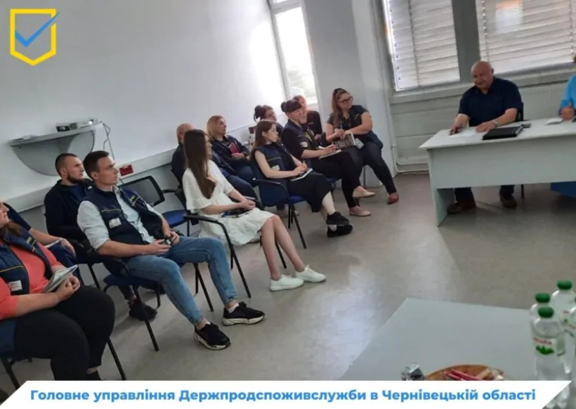 на фото  учасники заходу