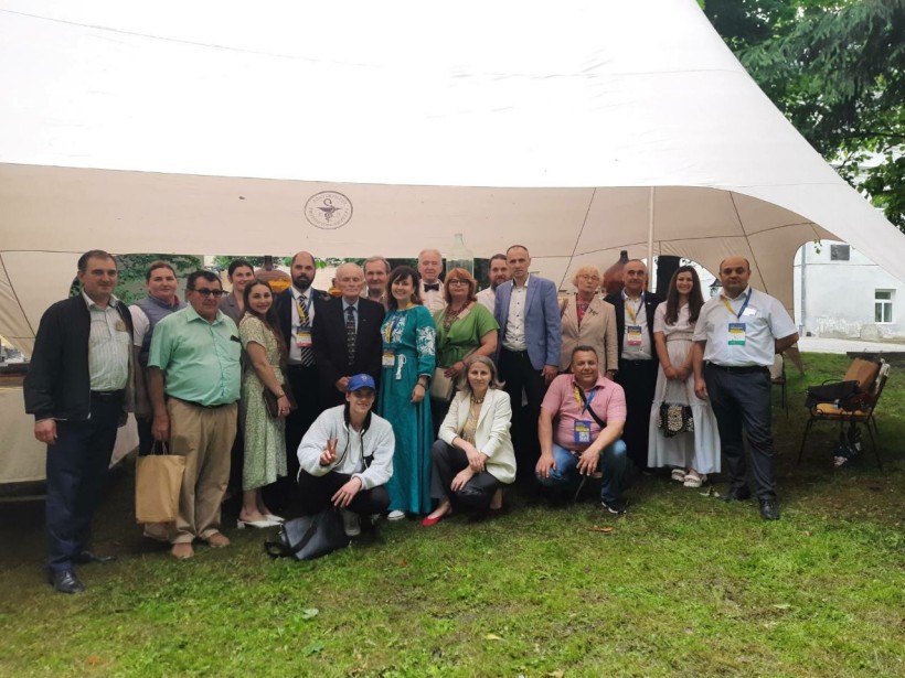 На фотографії зображено учасники заходу