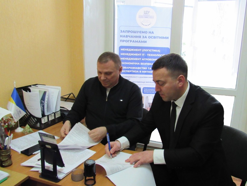На фотографії зображено керівництво Держпродспоживслужби Кіровоградщини та університету
