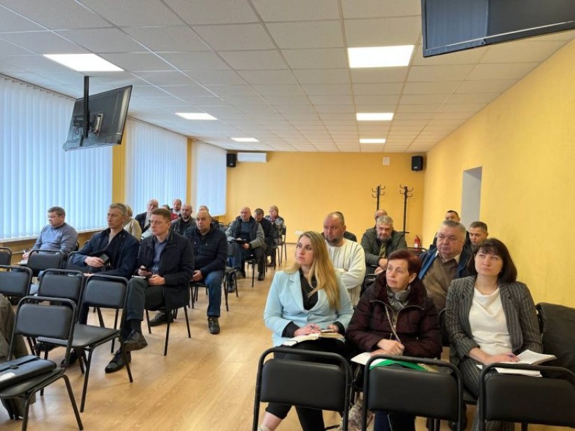 на малюнку зображені учасники заходу
