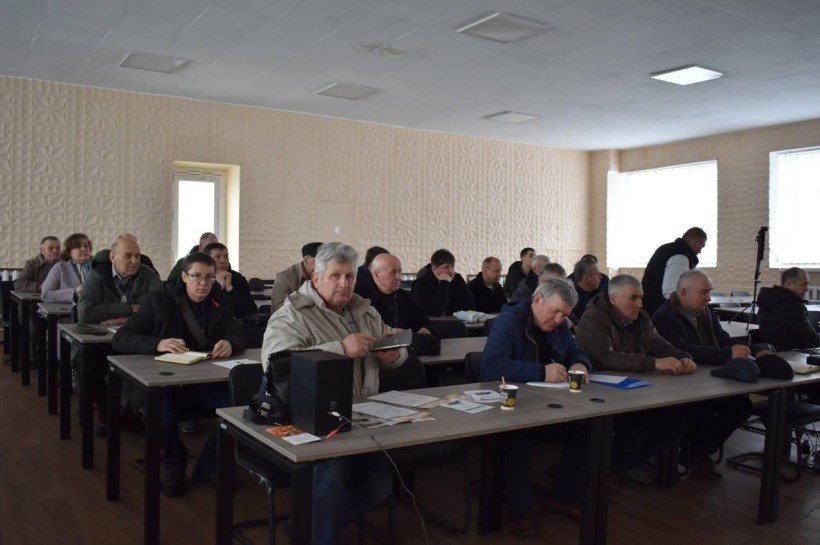 На фотографії зображено учасники заходу