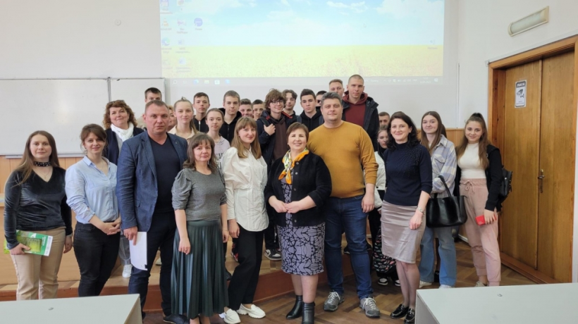 на малюнку - учасники заходів
